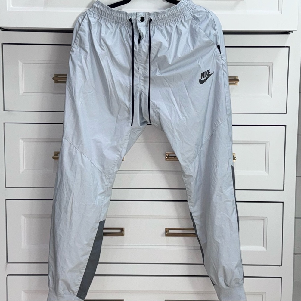 Nike Sportswear Windrunner Jogger Pants Mens Medium Sweatpants light Gray - Picture 2 of 9